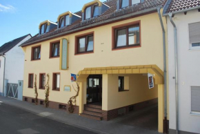 Гостиница Hotel Rheingauer Tor  Хохгайм-На-Майне